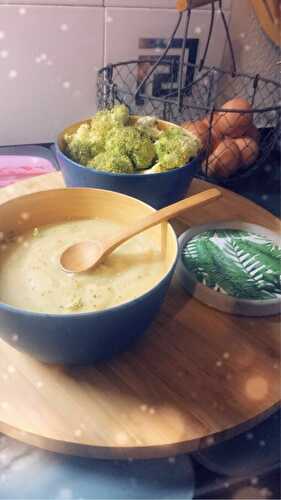 Soupe de pieds de brocolis au fromage blanc