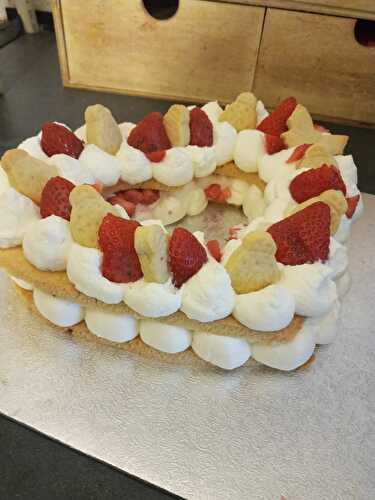 Symbol Cake cœur aux fraises