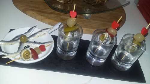 Tapas brochettes d'olive aux anchois