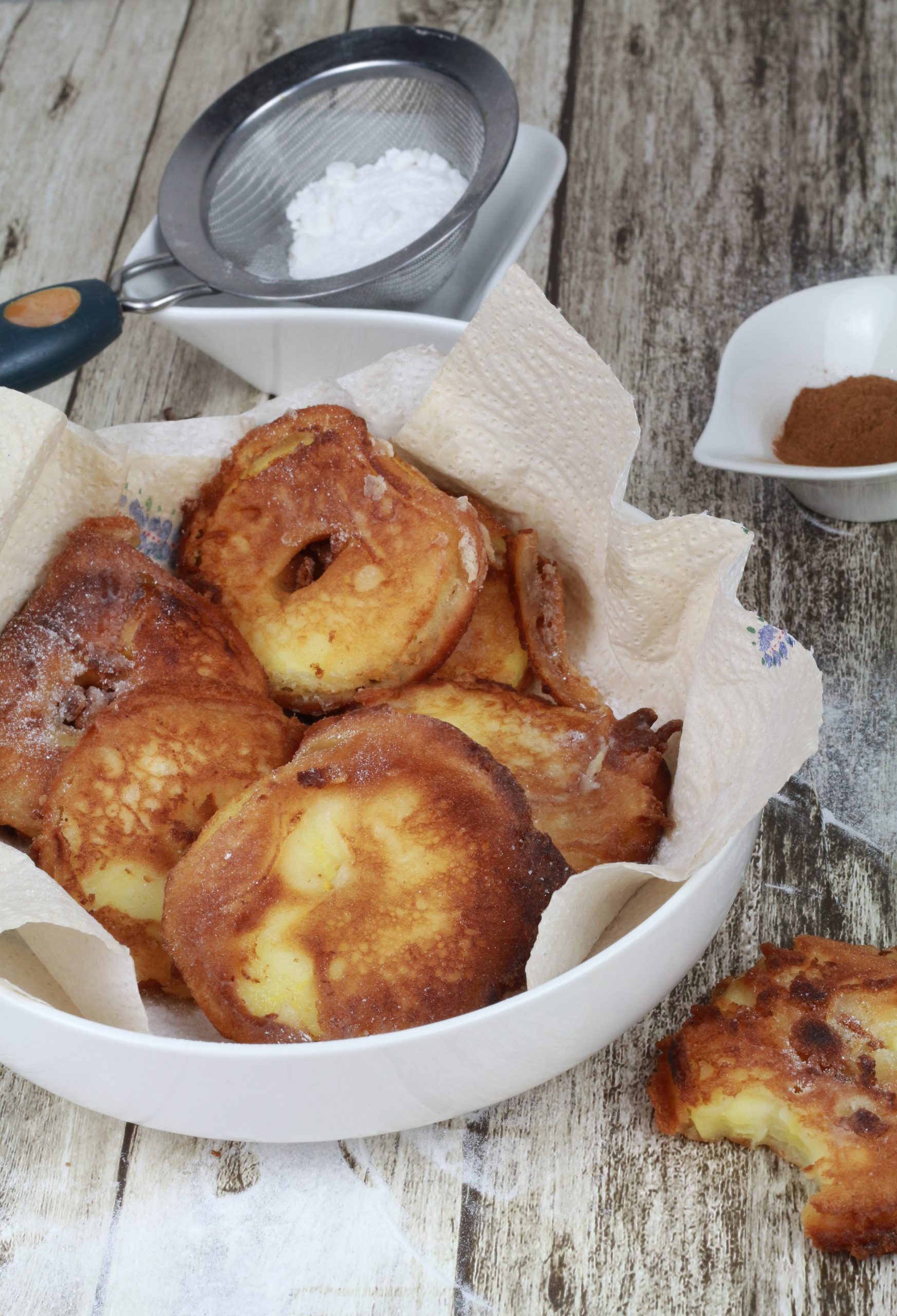 Beignets aux pommes et cannelle