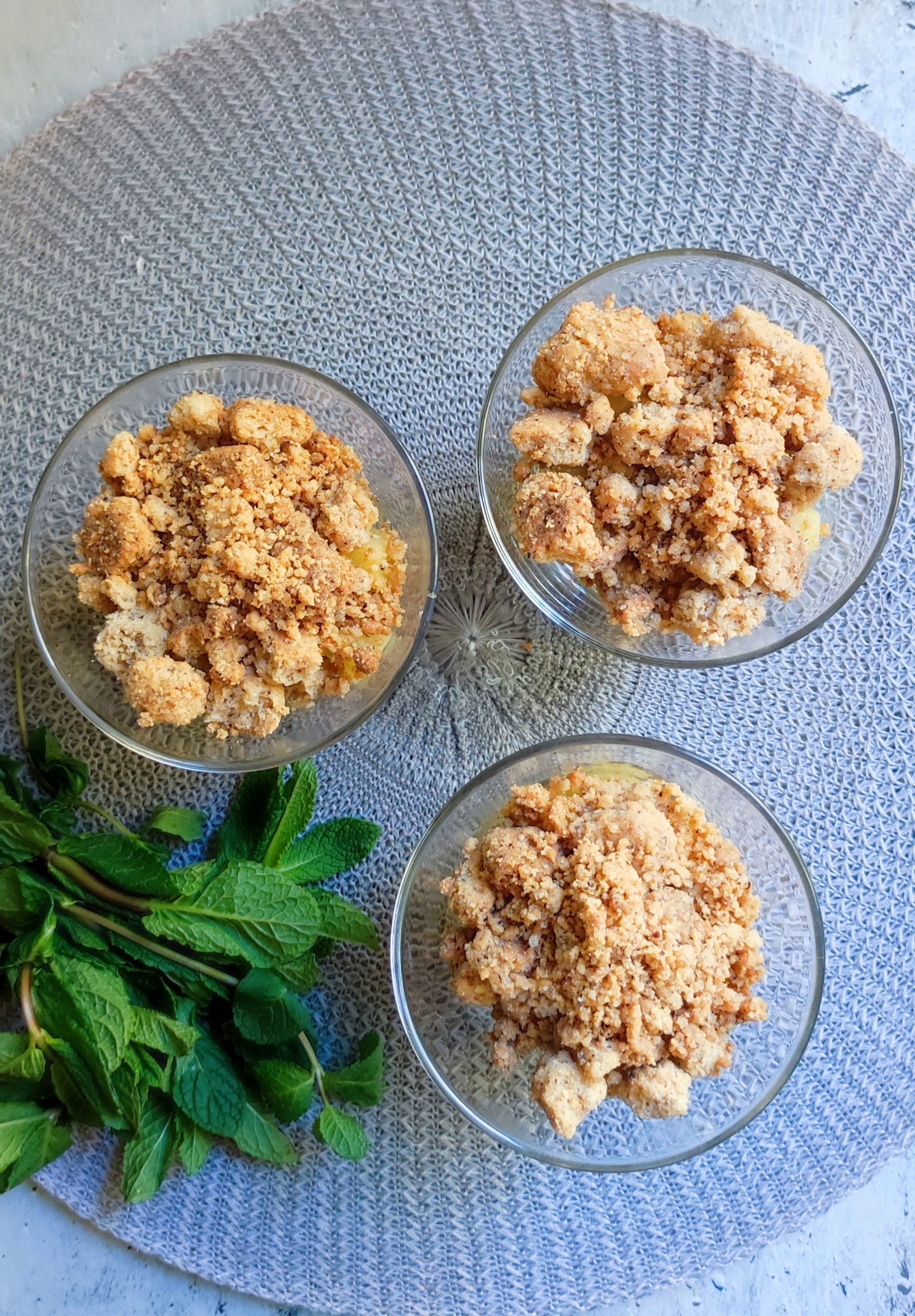 Crumble d’ananas en verrine