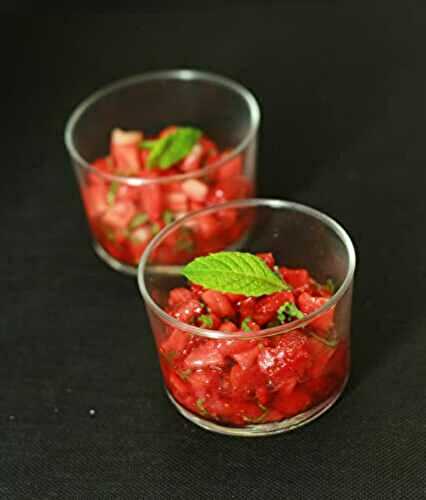 Tartare de fraises à la mélisse