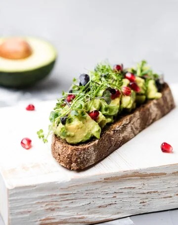Tartines à l’avocat et grenade