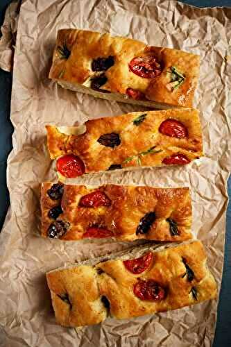 Focaccia au romarin et tomates cerises