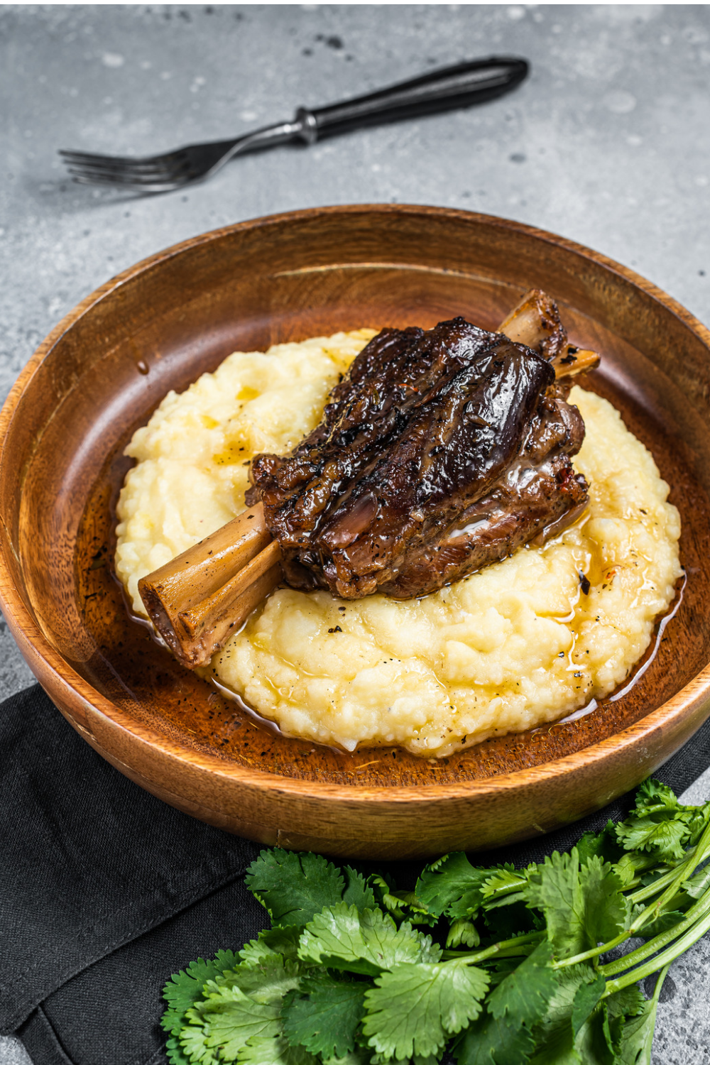 Souris d’agneau confite au miel et épices : la recette fondante et inratable