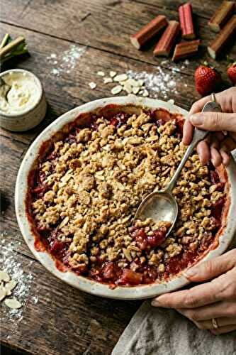 Crumble fraise rhubarbe : le secret d'un sablage ultra-croquant et d'un fruit fondant à souhait !