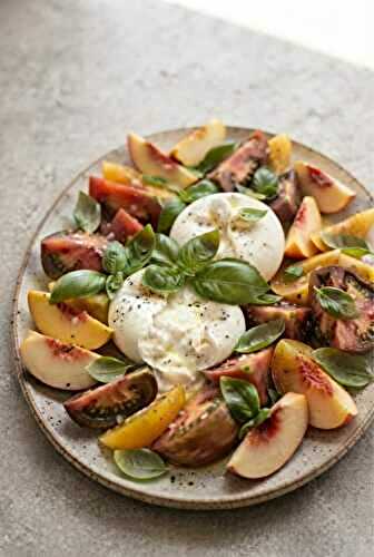 Salade de tomates et burata aux pêches