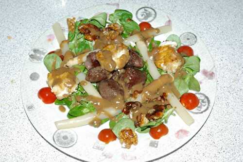 Salade De Mâche Au Gésier, Fromage De Chèvre Pané Et Noix Caramélisée