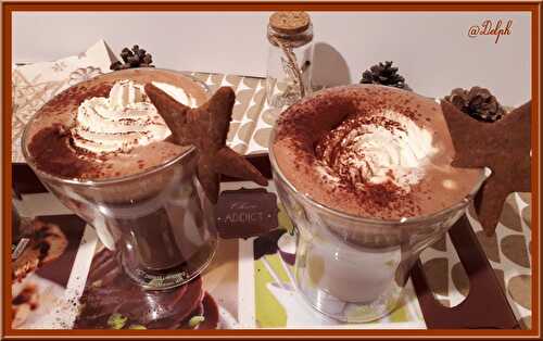 Chocolat chaud et son nuage de chantilly