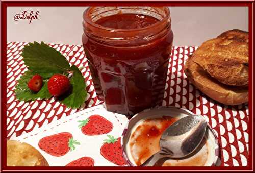 Confiture de rhubarbe et de fraises