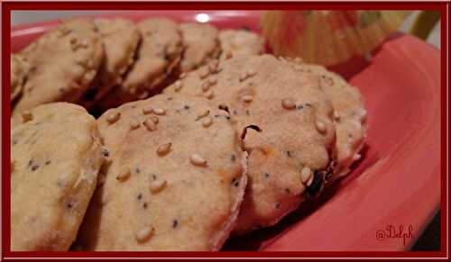 Crackers aux graines de sésame et tomates séchées