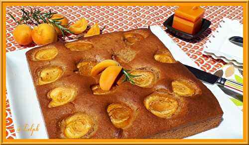 Gâteau fondant abricots et romarin