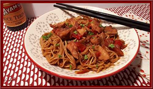 Nouilles chinoises au poulet avec le cookéo