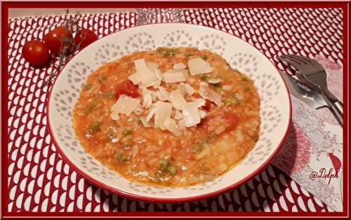 Risotto à la tomate, petits pois et pancetta