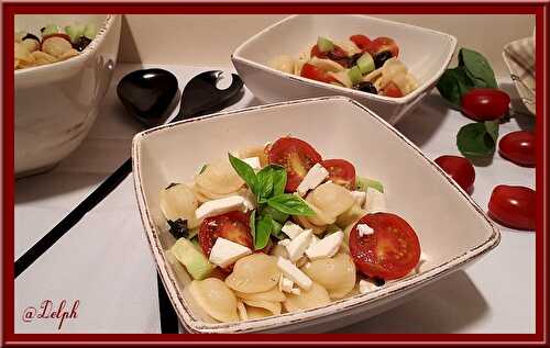 Salade d’orecchiette au basilic, olives, tomates, concombre et feta