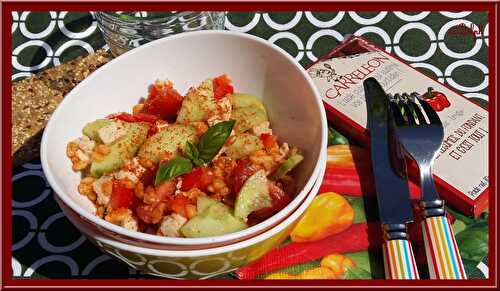 Salade de blé au poulet, poivron, tomates et basilic