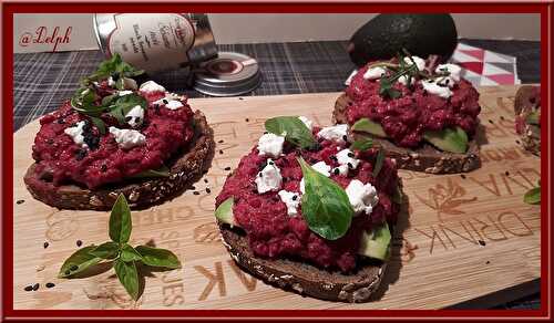 Tartines de betterave rouge et avocat