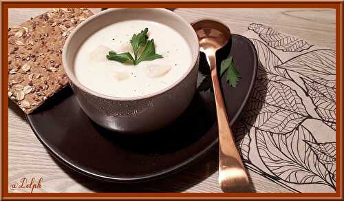 Velouté de chou-fleur à la crème de roquefort