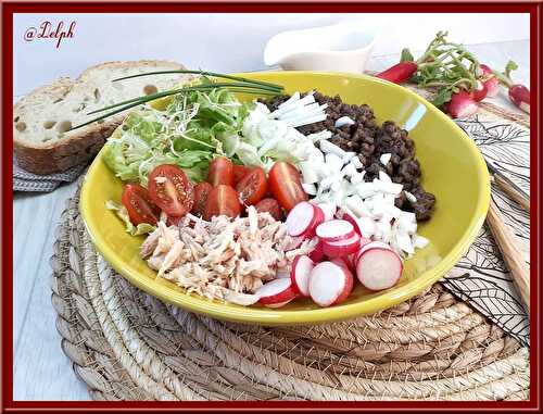 Buddha bowl aux lentilles, tomates cerises, radis et thon