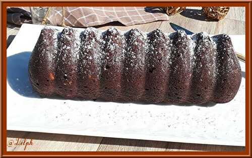 Cake au chocolat aux amandes et pignons dorés