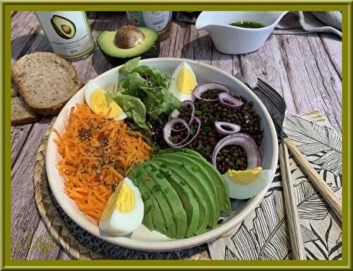 Buddha bowl lentilles Beluga, carotte, avocat