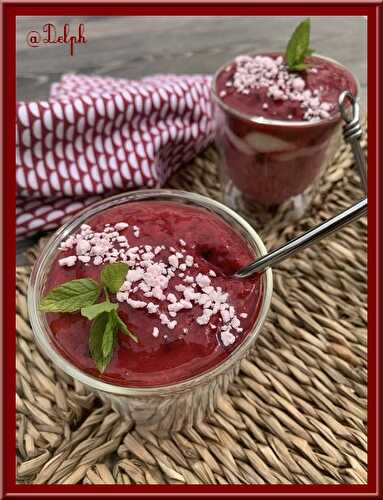 Pudding de skyr aux graines de chia et fruits rouges