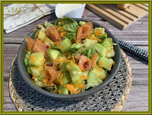 Salade de concombre et saumon fumé à la sauce skyr