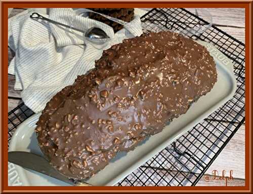 Cake au chocolat et son glaçage rocher pralin