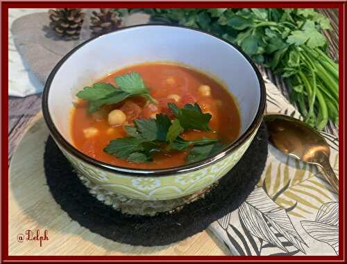 Soupe de tomates, pois chiche et curry