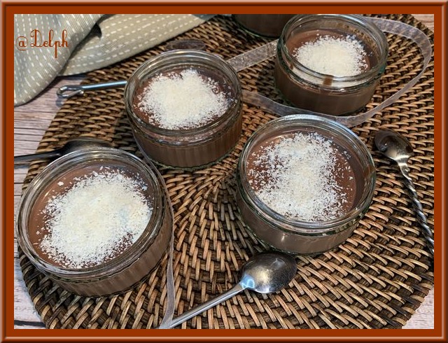 Crèmes au chocolat et à la noix de coco