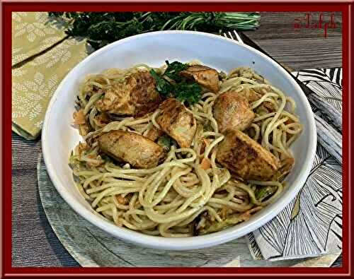 Poêlée de spaghetti, poireau, carottes et poulet mariné au paprika