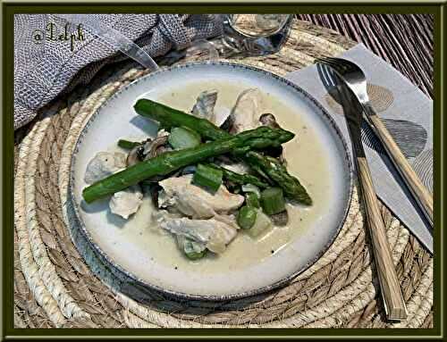 Fricassée de poulet aux asperges vertes et champignons