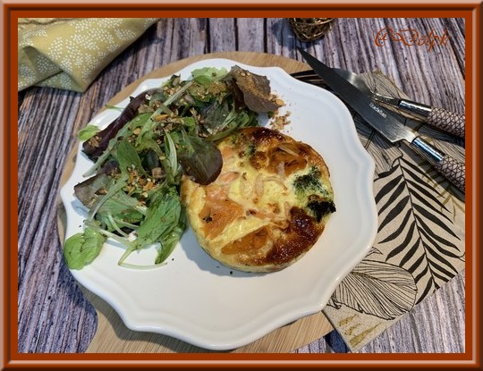 Quiche sans pâte au brocoli, patate douce et saumon fumé