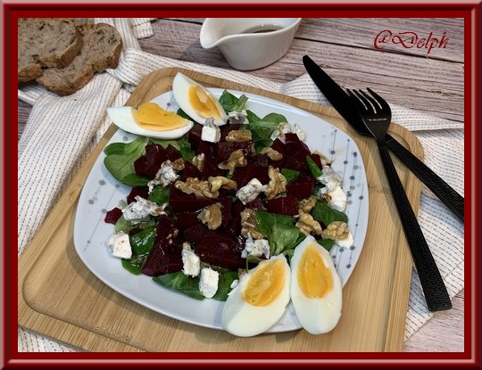 Salade de mâche, betteraves, chèvre frais et noix