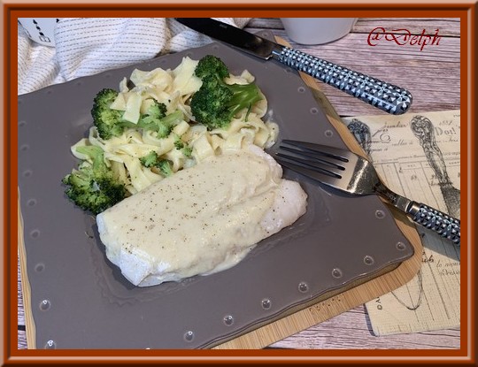 Tagliatelle, brocoli et cabillaud à la sauce de curry vert