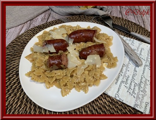 Saucisses fumées aux farfalles et parmesan au Cookéo