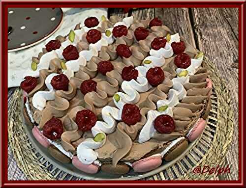 Gâteau à la ganache au chocolat au lait et framboises