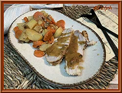 Longe de porc aux pommes de terre, carottes et champignons