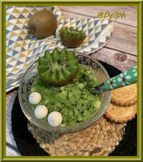 Pudding de chia au yaourt et coulis de kiwi