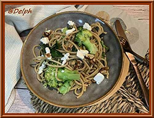 Spaghettis aux épinards, brocoli et pesto