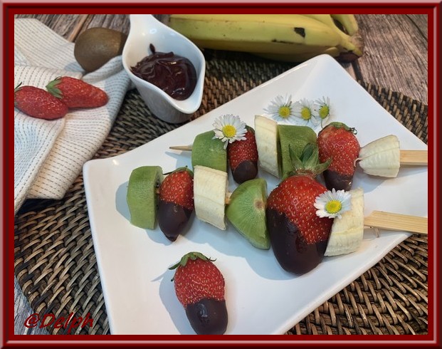 Brochettes de fruits et sauce au chocolat