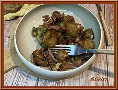 Poêlée de pommes de terre grenaille, petits pois, bacon et chèvre