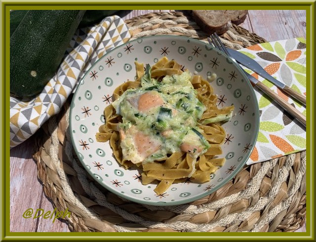 Tagliatelles à la truite fumée et courgette