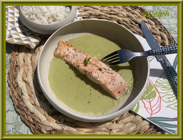 Pavé de saumon à la crème de cosses de petits pois