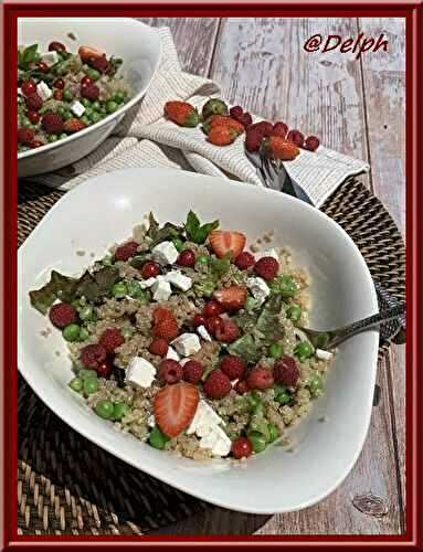 Salade de quinoa, petits pois et fruits rouges