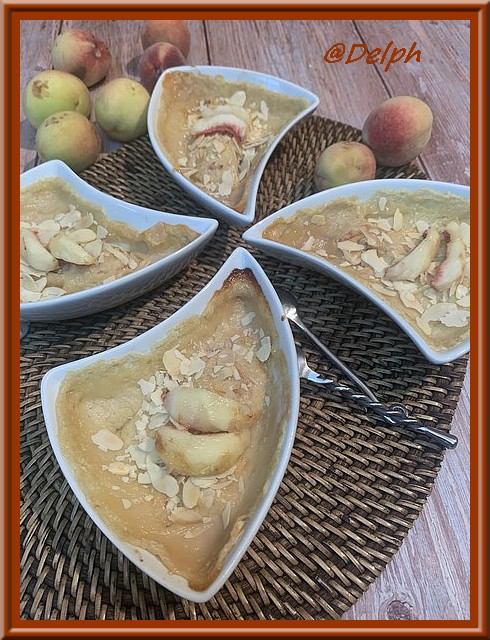 Flans de  pêches de vigne aux amandes