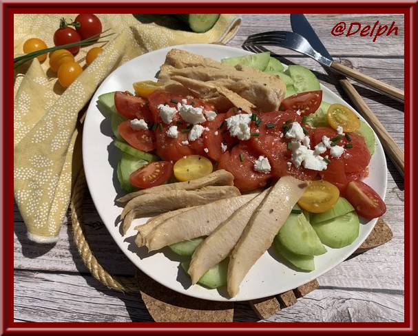 Salade de tomates du jardin, concombre et thon blanc