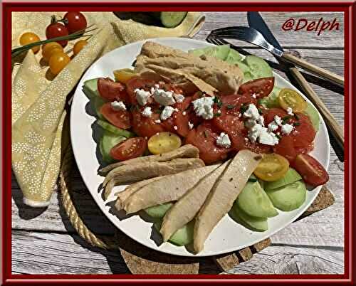 Salade de tomates du jardin, concombre et thon blanc