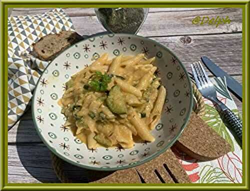 Penne aux courgettes et à la crème de feta