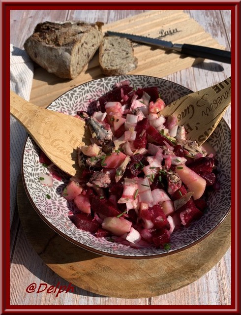 Salade de pommes de terre, betterave rouge, endive aux sardines